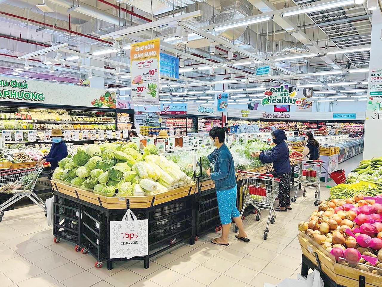 Central Food Retail đã mở rộng hoạt động kinh doanh ở tất cả các phân khúc và có nhiều mô hình cửa hàng, như Tops Market, Tops Food Hall, Tops Daily...