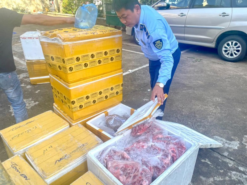 Quản l&yacute; thị trường tỉnh Đắk Lắk tạm giữ gần 1 tấn thịt, sản phẩm động vật kh&ocirc;ng r&otilde; nguồn gốc xuất xứ. Ảnh: Tổng cục QLTT