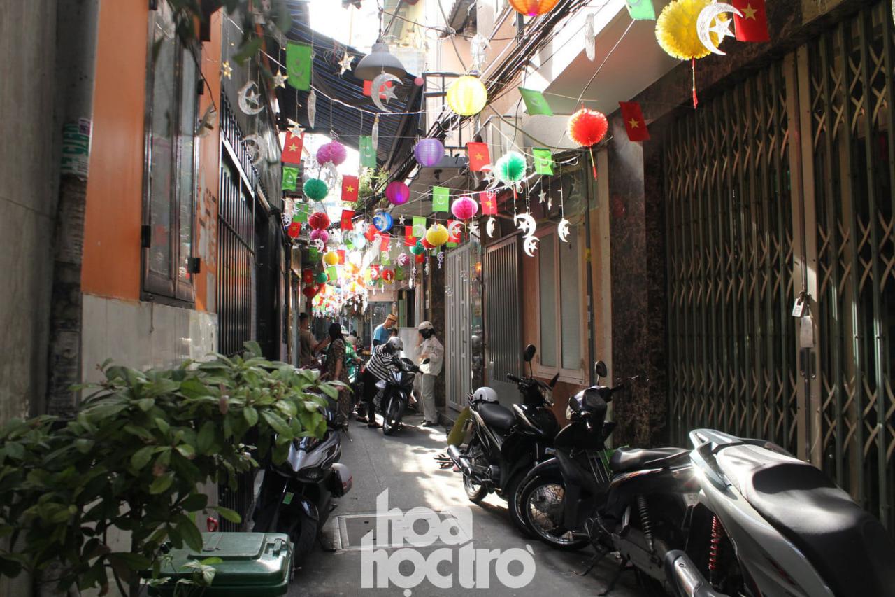 Decorations at alley 157 Duong Ba Trac