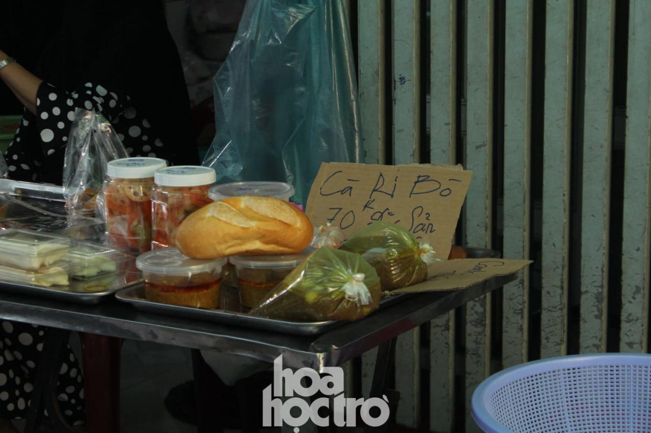 Halal savory dishes at the Ramadan market