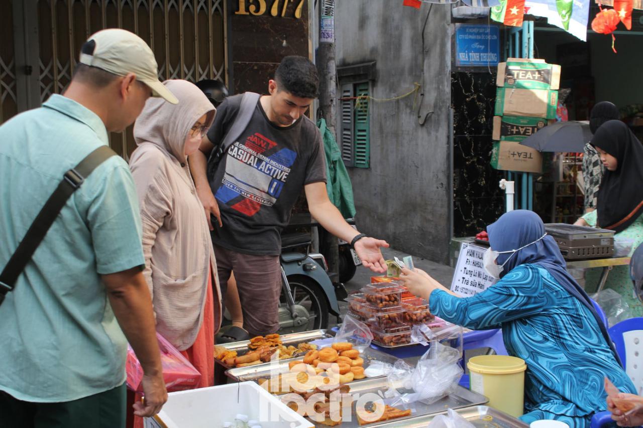 Foreign tourists visiting the market.